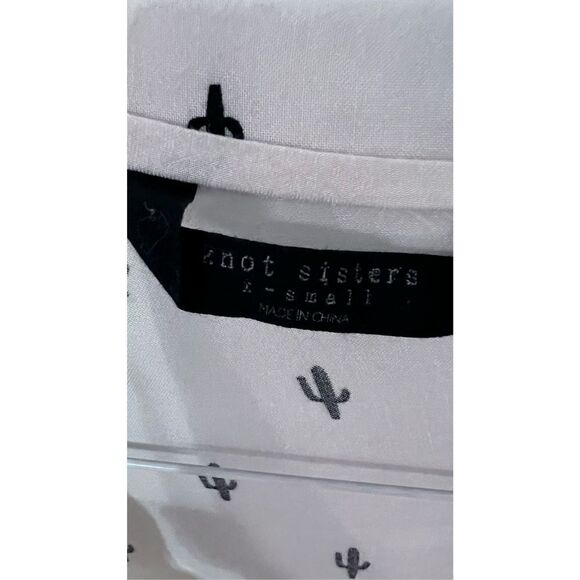 Knot Sisters Women's Cactus Print Button Down Revolve Top Cream Black Size XS - Picture 6 of 12
